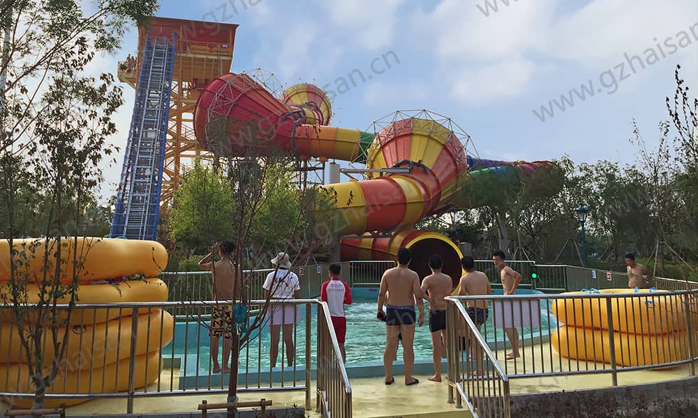 遼寧盤錦紅海水上樂園時光穿梭滑道
